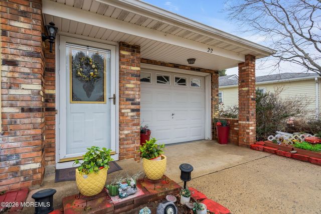 22 Abbey Road, Brick, NJ 08723