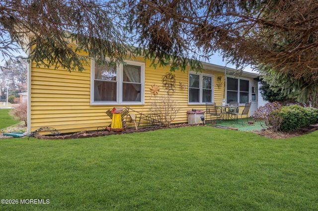 22 Abbey Road, Brick, NJ 08723