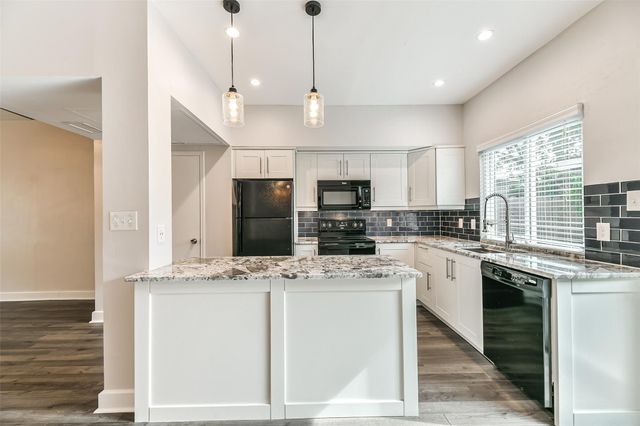 14723 Barryknoll Lane 96, Houston, TX 77079