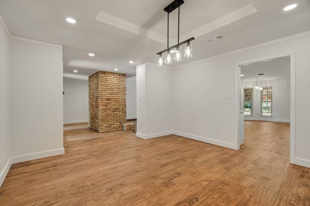 2011 Riverforest Drive, Arlington, TX 76017