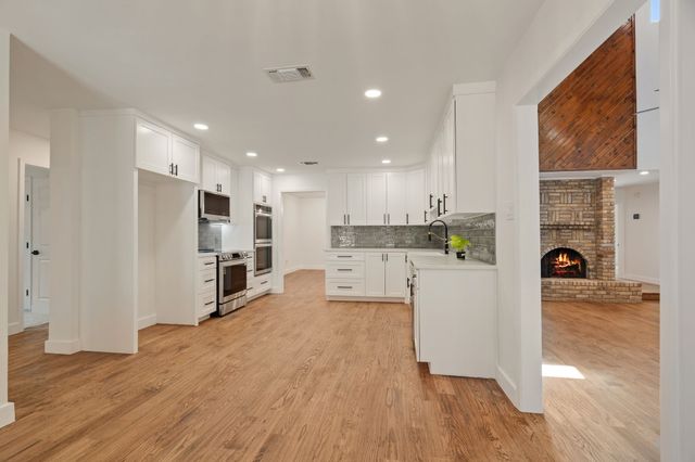 2011 Riverforest Drive, Arlington, TX 76017