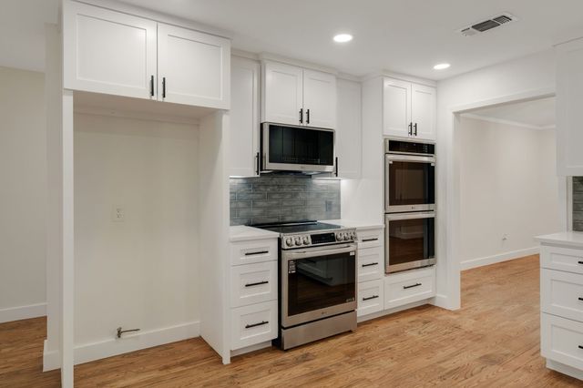 2011 Riverforest Drive, Arlington, TX 76017