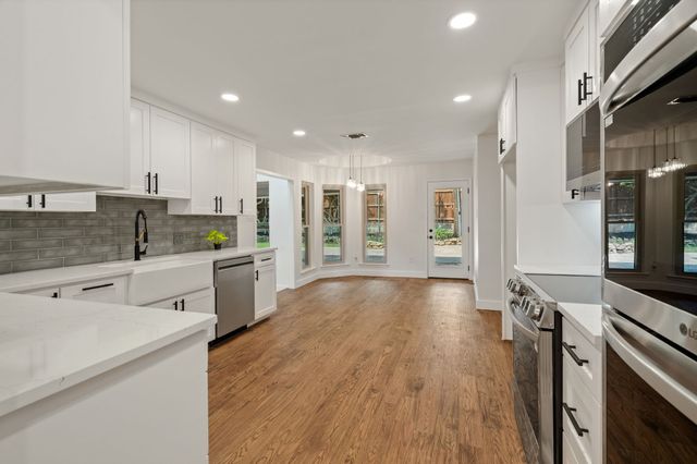 2011 Riverforest Drive, Arlington, TX 76017