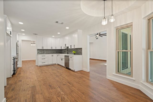 2011 Riverforest Drive, Arlington, TX 76017