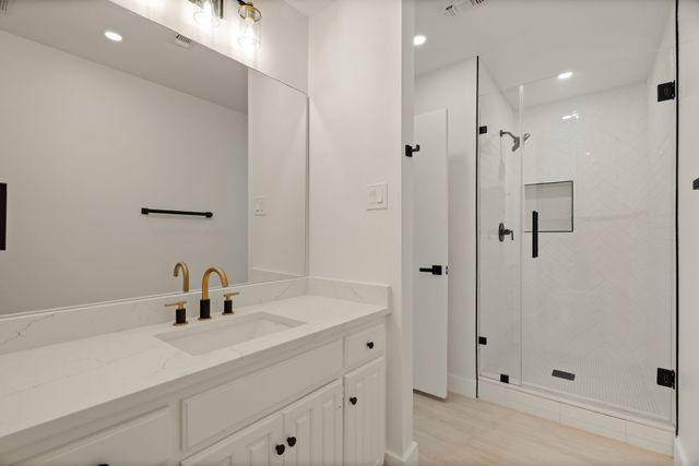 2011 Riverforest Drive, Arlington, TX 76017