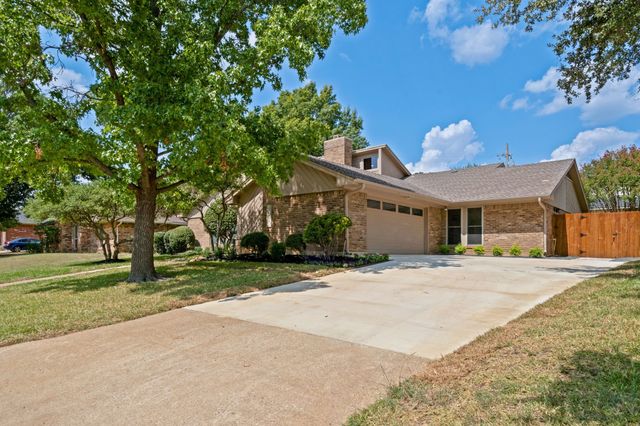 2011 Riverforest Drive, Arlington, TX 76017