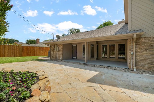 2011 Riverforest Drive, Arlington, TX 76017
