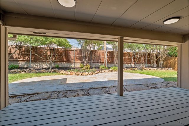 2011 Riverforest Drive, Arlington, TX 76017