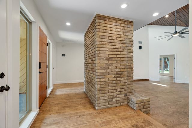 2011 Riverforest Drive, Arlington, TX 76017