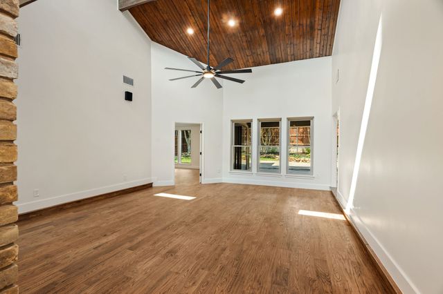 2011 Riverforest Drive, Arlington, TX 76017