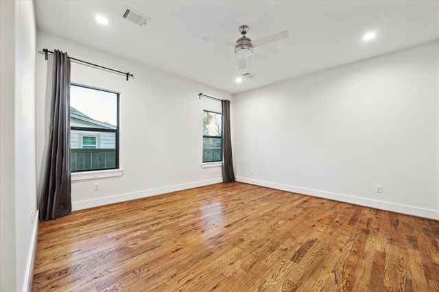 904 James Street, Houston, TX 77009
