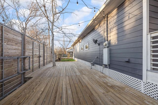 904 James Street, Houston, TX 77009