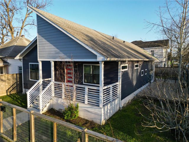 904 James Street, Houston, TX 77009