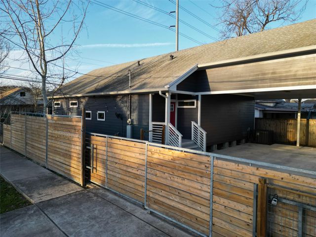 904 James Street, Houston, TX 77009