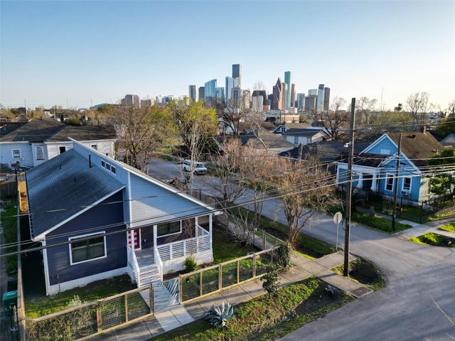 904 James Street, Houston, TX 77009