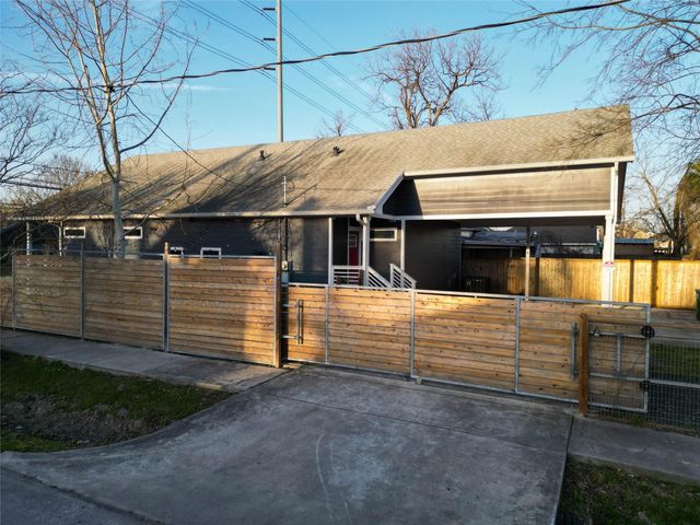 904 James Street, Houston, TX 77009