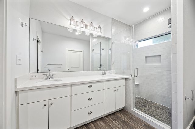 904 James Street, Houston, TX 77009