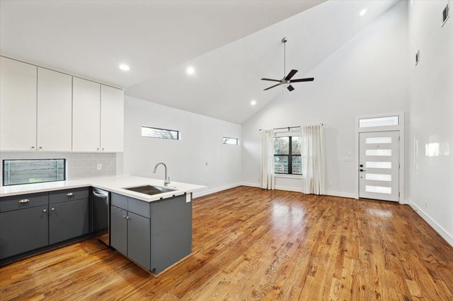 904 James Street, Houston, TX 77009