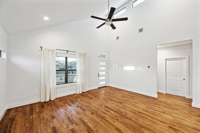 904 James Street, Houston, TX 77009