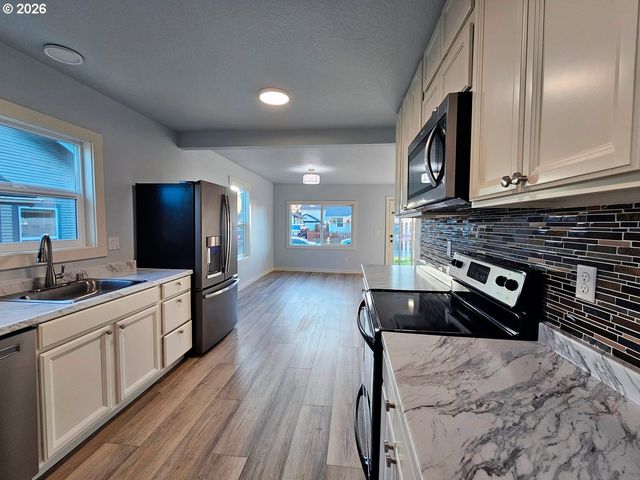 340 17TH Ave, Longview, WA 98632
