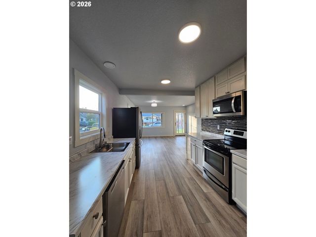340 17TH Ave, Longview, WA 98632