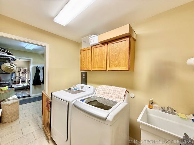 8556 E 32nd Street, Tulsa, OK 74145