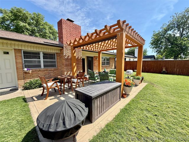 8556 E 32nd Street, Tulsa, OK 74145