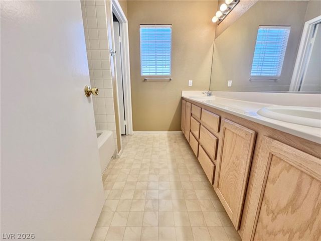 8233 Cactus Canyon Court, Las Vegas, NV 89128