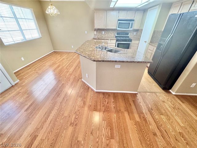 8233 Cactus Canyon Court, Las Vegas, NV 89128