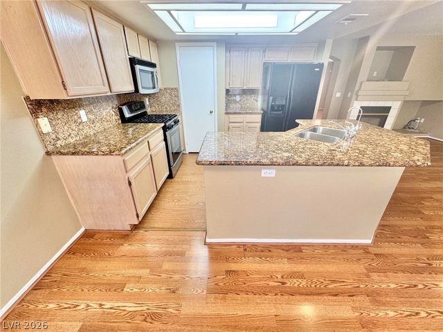 8233 Cactus Canyon Court, Las Vegas, NV 89128