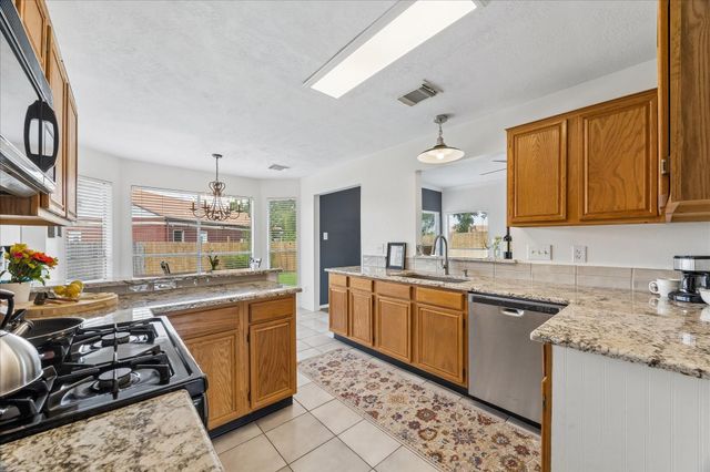 1105 Camelot Lane, Pearland, TX 77581