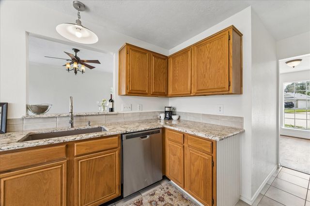 1105 Camelot Lane, Pearland, TX 77581