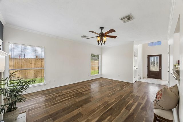 1105 Camelot Lane, Pearland, TX 77581