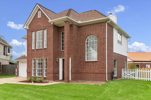 1105 Camelot Lane, Pearland, TX 77581