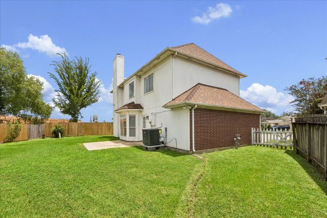 1105 Camelot Lane, Pearland, TX 77581