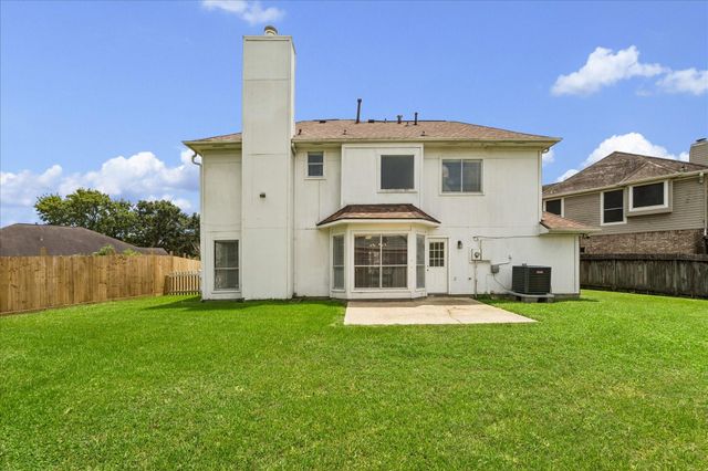 1105 Camelot Lane, Pearland, TX 77581