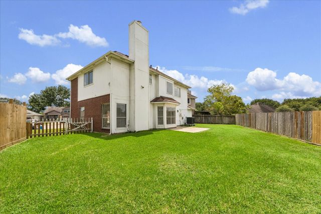 1105 Camelot Lane, Pearland, TX 77581