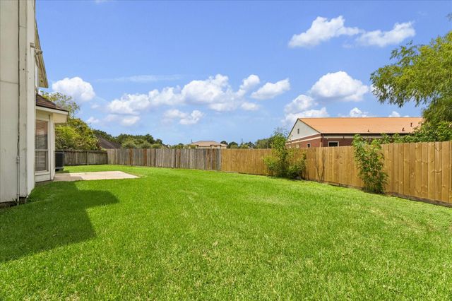 1105 Camelot Lane, Pearland, TX 77581