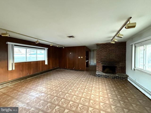 1050 WOODLAND AVE, Glendora, NJ 08029