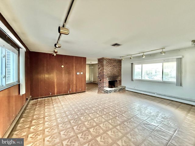 1050 WOODLAND AVE, Glendora, NJ 08029