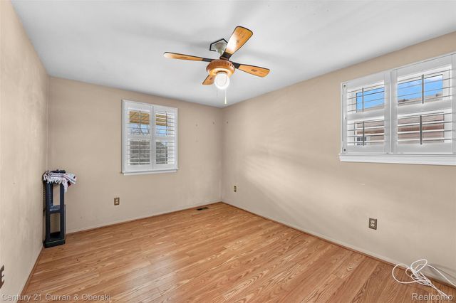 26336 Kinyon Street, Taylor, MI 48180