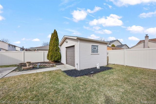 26336 Kinyon Street, Taylor, MI 48180