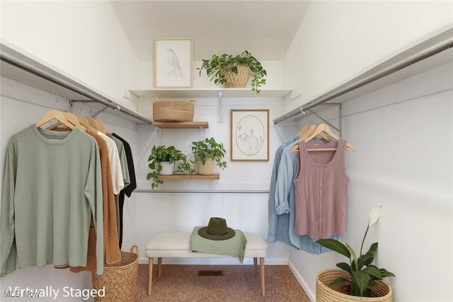 965 Elizabeth Court, Cuyahoga Falls, OH 44221