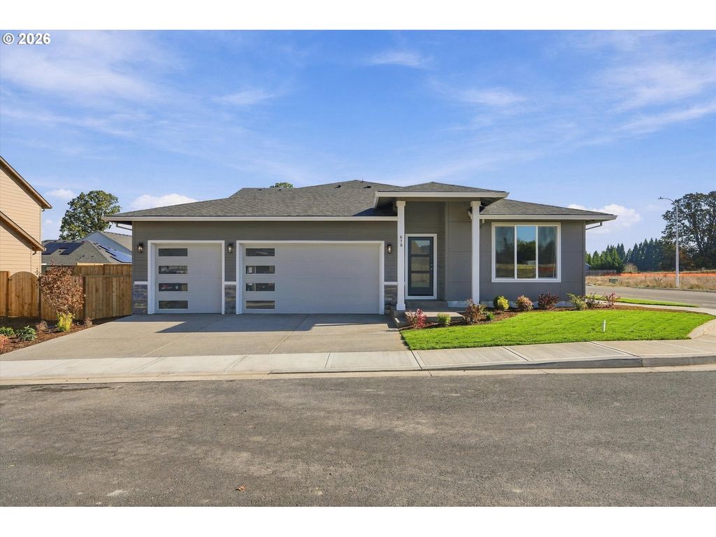 Image 1 of property listing at 679 S 5th St, Carlton, OR 97111