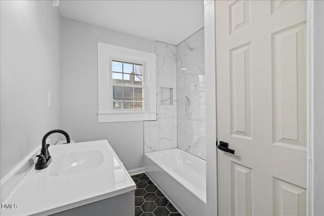 719 Center Avenue, Burlington, NC 27215