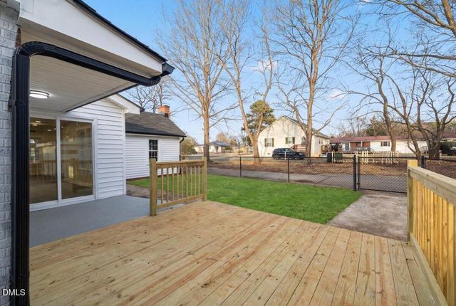 719 Center Avenue, Burlington, NC 27215