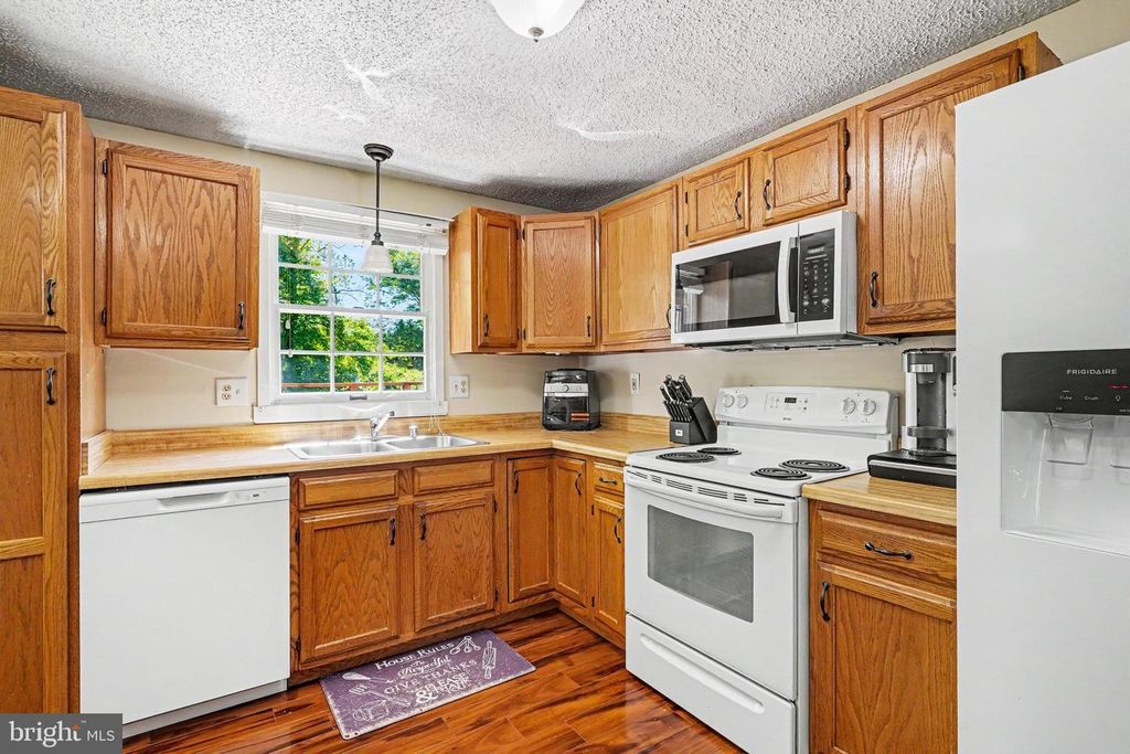 Image 10 of property listing at 721 EVERIST DR, Aberdeen, MD 21001