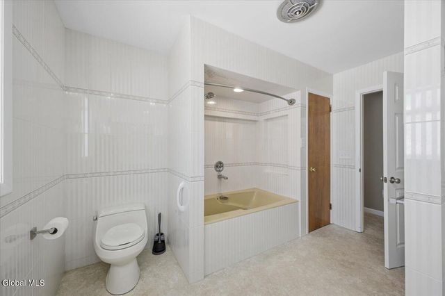 17 Centennial Drive, Queensbury, NY 12804