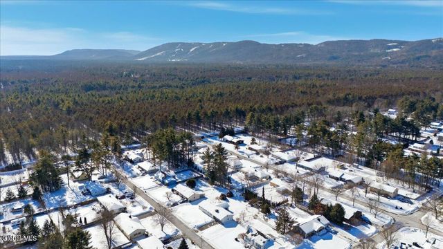 17 Centennial Drive, Queensbury, NY 12804