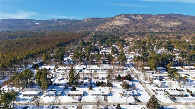 17 Centennial Drive, Queensbury, NY 12804